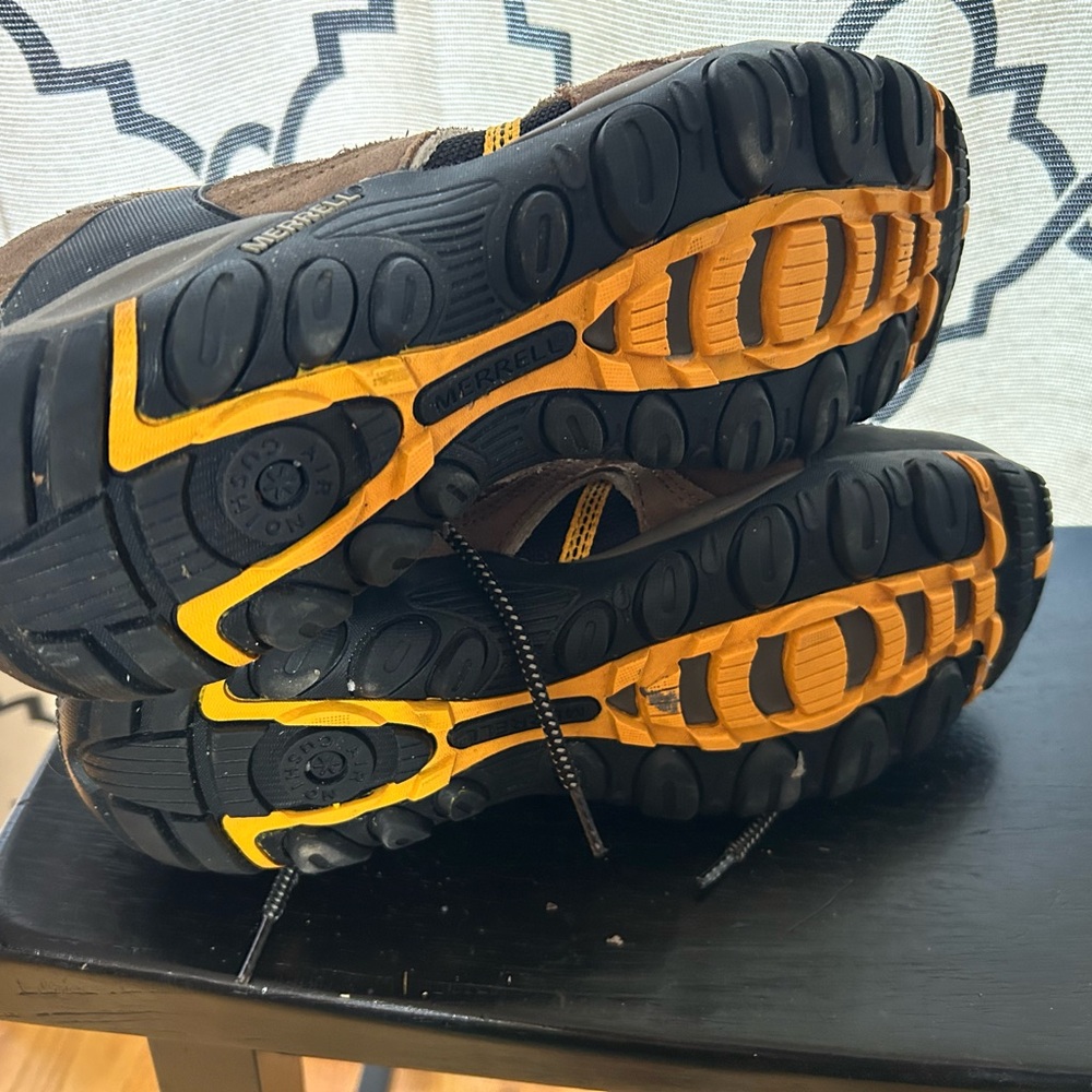 Merrell Brown and Black Men's Shoes - Picture 3 of 8